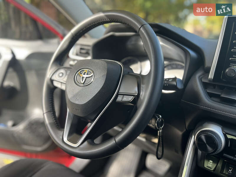 Внедорожник / Кроссовер Toyota RAV4 2020 в Софиевской Борщаговке