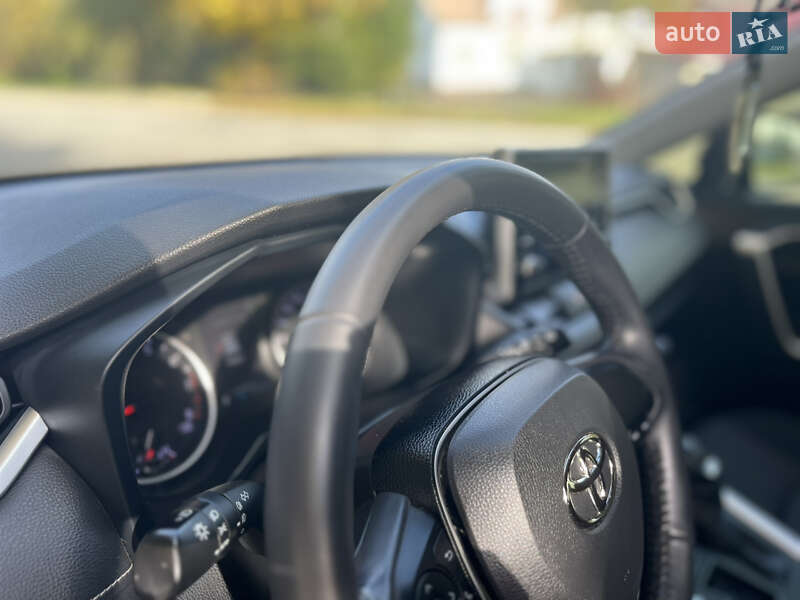 Внедорожник / Кроссовер Toyota RAV4 2020 в Софиевской Борщаговке