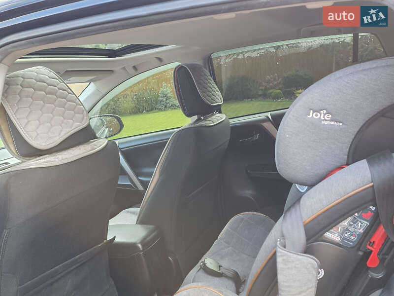 Позашляховик / Кросовер Toyota RAV4 2018 в Хмельницькому