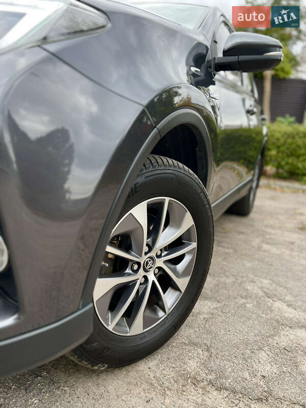 Внедорожник / Кроссовер Toyota RAV4 2017 в Днепре