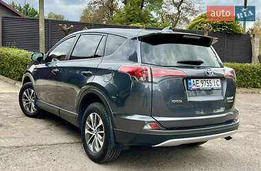 Внедорожник / Кроссовер Toyota RAV4 2017 в 