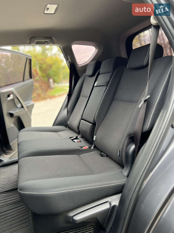 Внедорожник / Кроссовер Toyota RAV4 2017 в Днепре