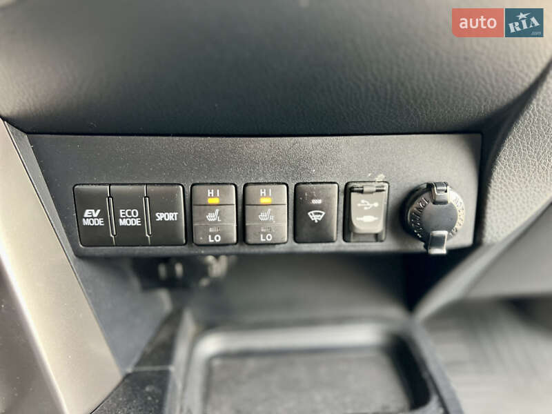 Внедорожник / Кроссовер Toyota RAV4 2017 в Днепре