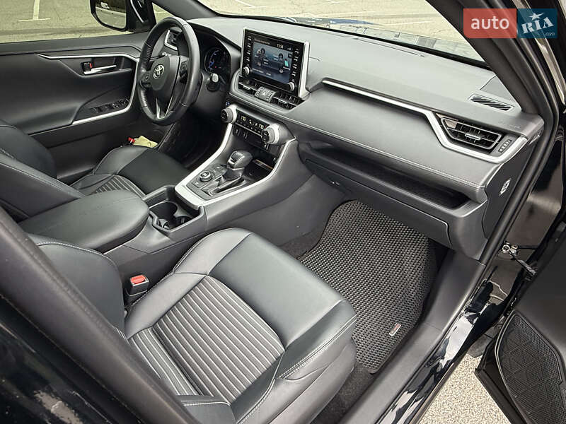 Позашляховик / Кросовер Toyota RAV4 2020 в Києві фото 5 Позашляховик / Кросовер Toyota RAV4 2020 в Києві