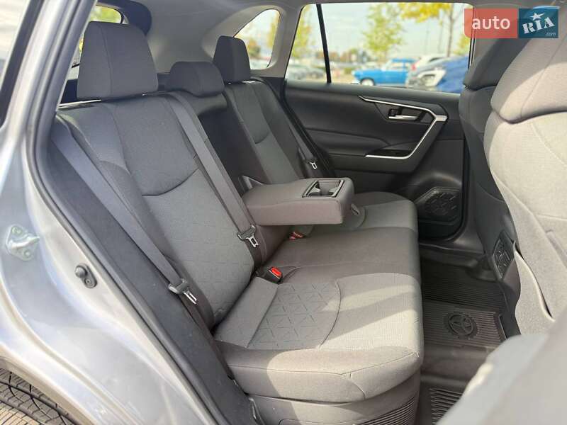 Позашляховик / Кросовер Toyota RAV4 2024 в Києві