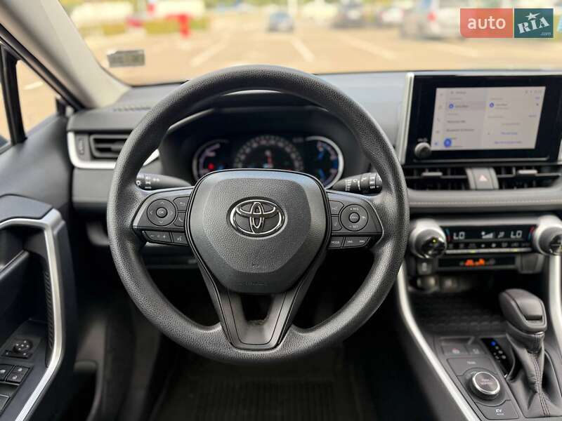 Позашляховик / Кросовер Toyota RAV4 2024 в Києві