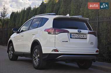Позашляховик / Кросовер Toyota RAV4 2016 в 
