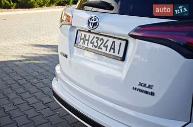 Позашляховик / Кросовер Toyota RAV4 2016 в 