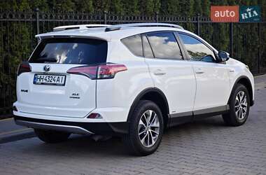 Позашляховик / Кросовер Toyota RAV4 2016 в 
