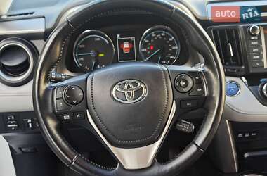 Позашляховик / Кросовер Toyota RAV4 2016 в 