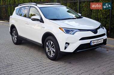 Позашляховик / Кросовер Toyota RAV4 2016 в 