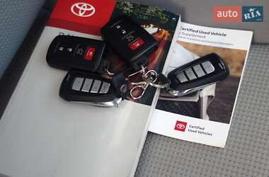 Позашляховик / Кросовер Toyota RAV4 2016 в 