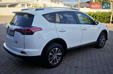 Позашляховик / Кросовер Toyota RAV4 2016 в 