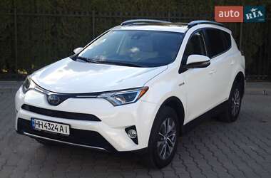 Позашляховик / Кросовер Toyota RAV4 2016 в 