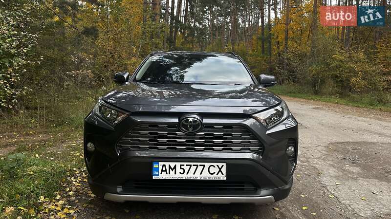Внедорожник / Кроссовер Toyota RAV4 2020 в 