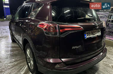 Внедорожник / Кроссовер Toyota RAV4 2017 в 