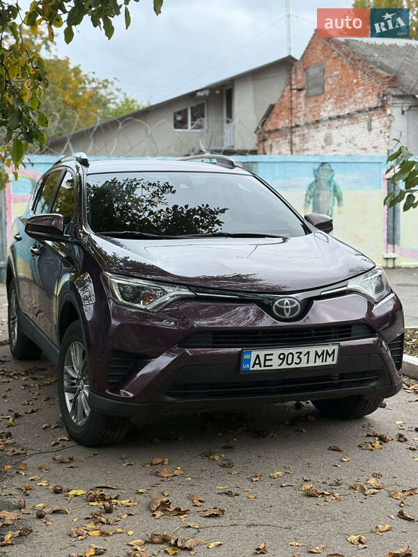 Внедорожник / Кроссовер Toyota RAV4 2017 в Полтаве