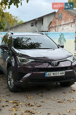 Внедорожник / Кроссовер Toyota RAV4 2017 в 