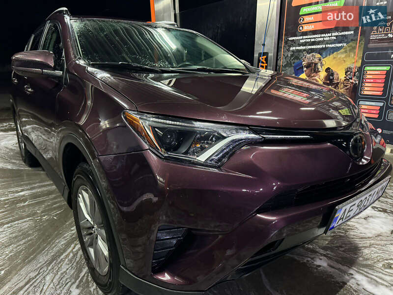 Внедорожник / Кроссовер Toyota RAV4 2017 в Полтаве