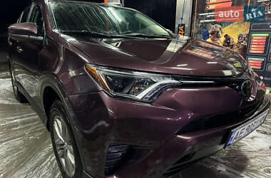 Внедорожник / Кроссовер Toyota RAV4 2017 в 