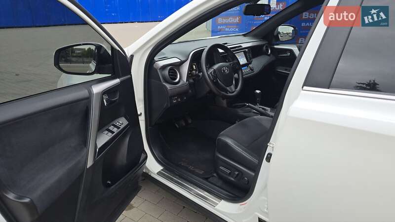 Позашляховик / Кросовер Toyota RAV4 2016 в Прилуках