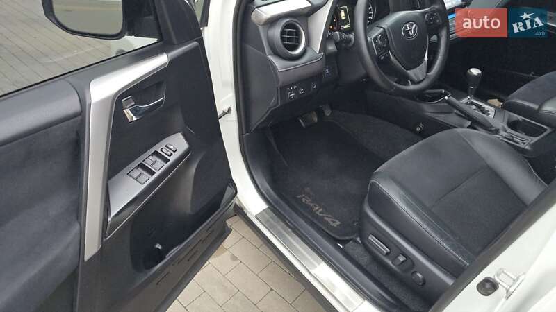 Позашляховик / Кросовер Toyota RAV4 2016 в Прилуках