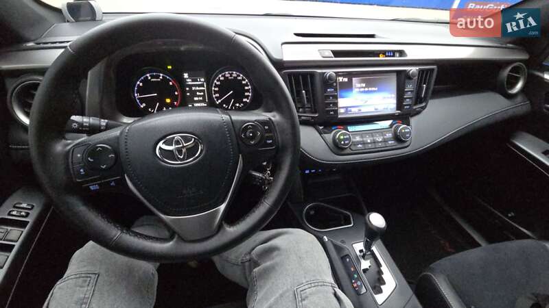 Позашляховик / Кросовер Toyota RAV4 2016 в Прилуках
