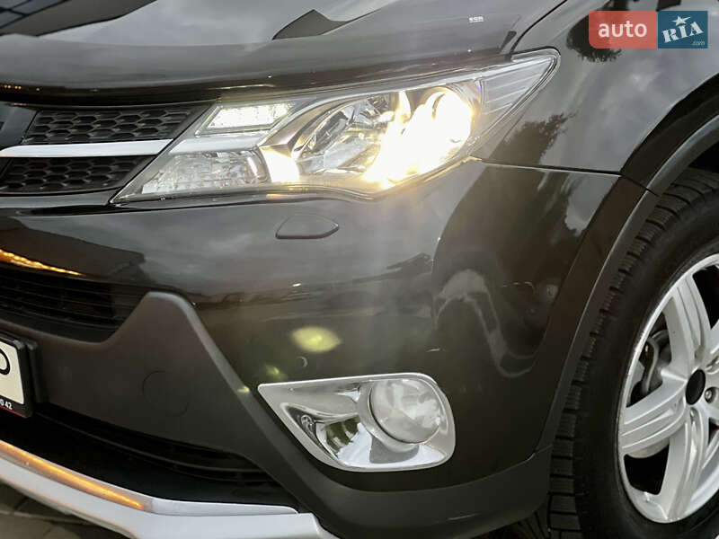 Внедорожник / Кроссовер Toyota RAV4 2014 в Ровно