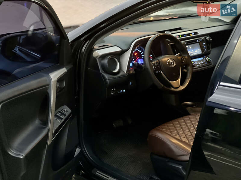 Внедорожник / Кроссовер Toyota RAV4 2014 в Ровно