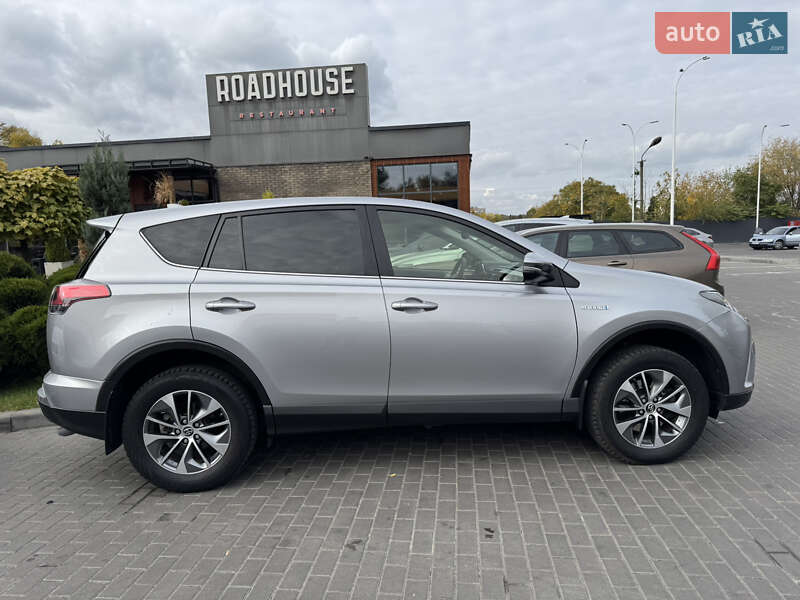 Позашляховик / Кросовер Toyota RAV4 2018 в Дніпрі