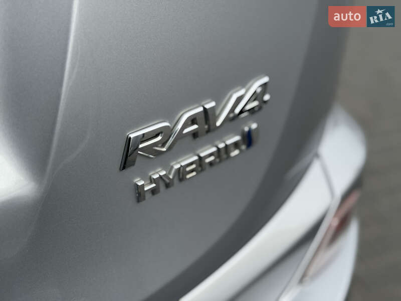 Позашляховик / Кросовер Toyota RAV4 2018 в Дніпрі