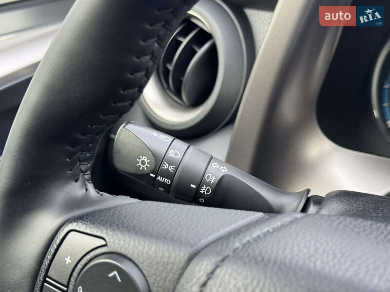 Позашляховик / Кросовер Toyota RAV4 2018 в Дніпрі