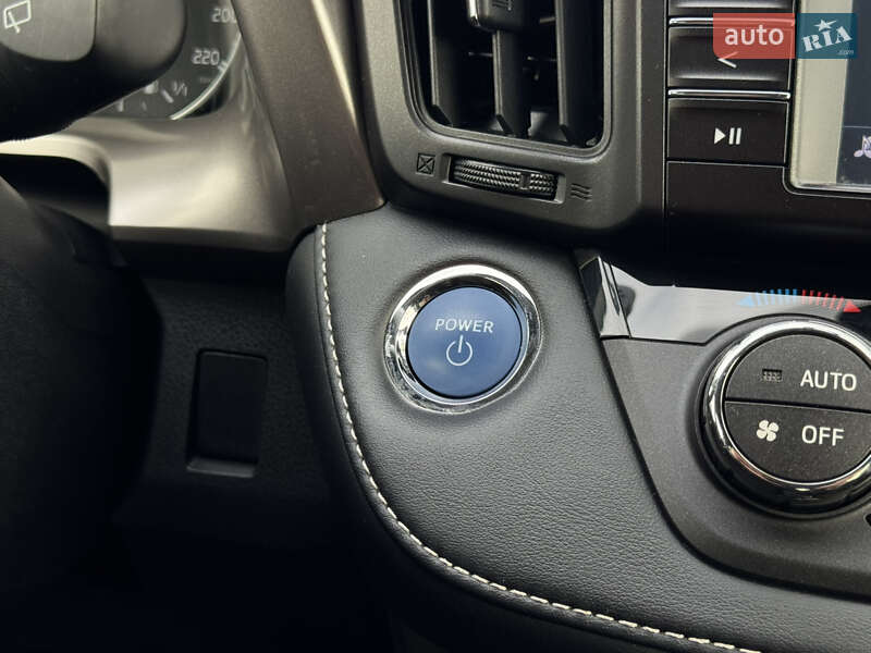 Позашляховик / Кросовер Toyota RAV4 2018 в Дніпрі