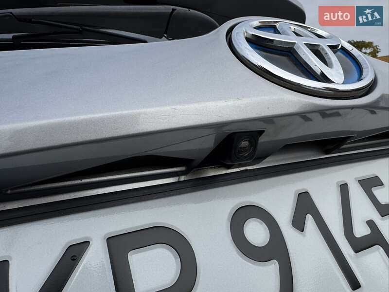 Позашляховик / Кросовер Toyota RAV4 2018 в Дніпрі