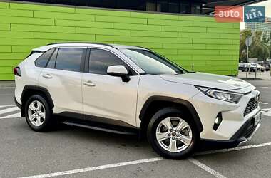 Внедорожник / Кроссовер Toyota RAV4 2019 в 