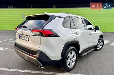 Внедорожник / Кроссовер Toyota RAV4 2019 в 