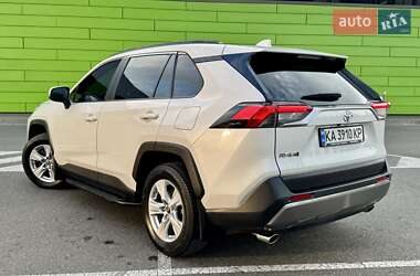 Внедорожник / Кроссовер Toyota RAV4 2019 в 
