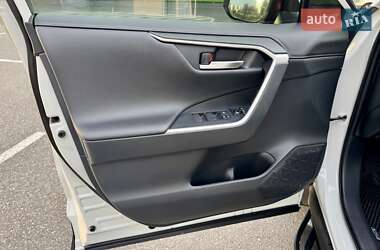 Внедорожник / Кроссовер Toyota RAV4 2019 в 