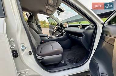 Внедорожник / Кроссовер Toyota RAV4 2019 в 