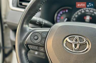 Внедорожник / Кроссовер Toyota RAV4 2019 в 