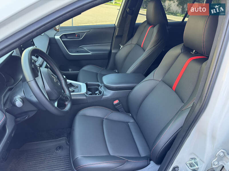 Внедорожник / Кроссовер Toyota RAV4 2021 в Киеве