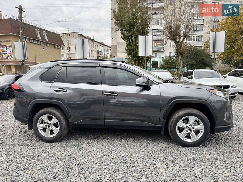 Внедорожник / Кроссовер Toyota RAV4 2021 в Бердичеве