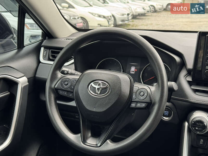 Внедорожник / Кроссовер Toyota RAV4 2021 в Бердичеве