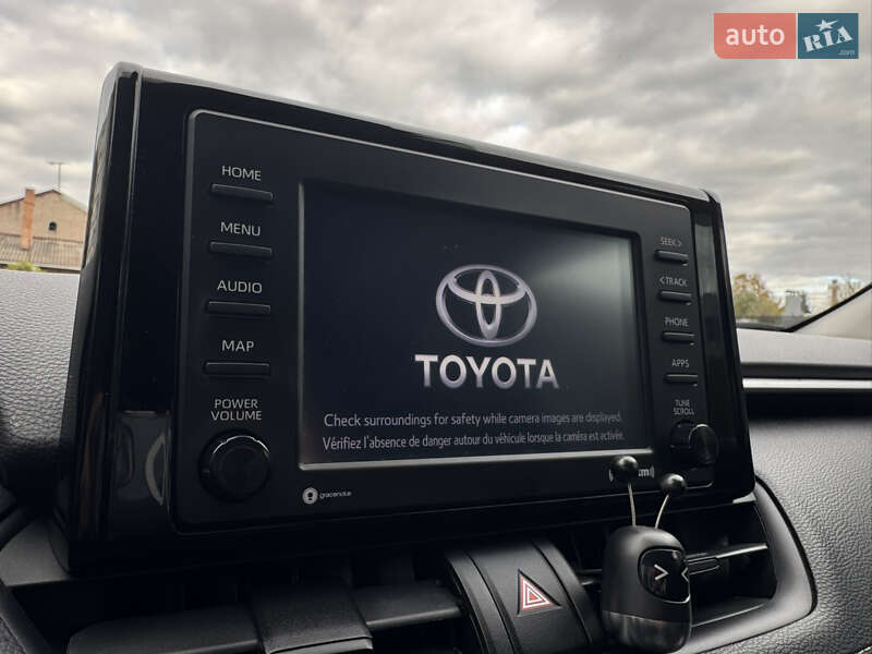 Внедорожник / Кроссовер Toyota RAV4 2021 в Бердичеве