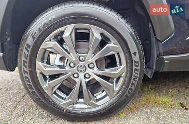 Позашляховик / Кросовер Toyota RAV4 2023 в 