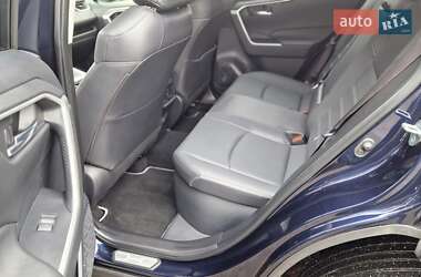 Позашляховик / Кросовер Toyota RAV4 2023 в 