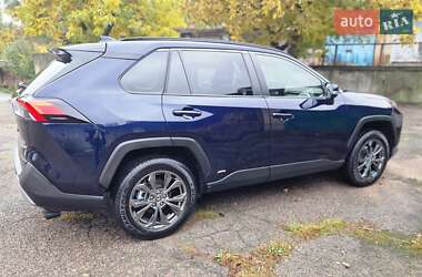Позашляховик / Кросовер Toyota RAV4 2023 в 