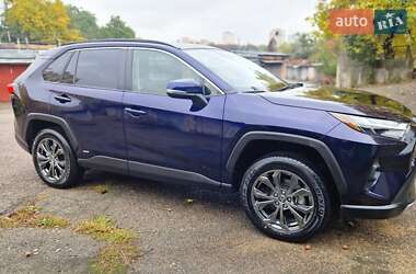 Позашляховик / Кросовер Toyota RAV4 2023 в 