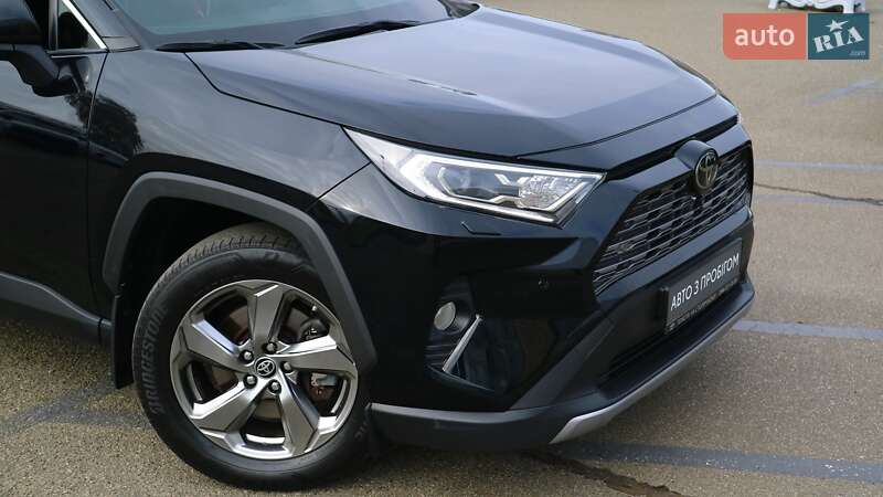 Позашляховик / Кросовер Toyota RAV4 2020 в Києві