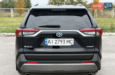 Внедорожник / Кроссовер Toyota RAV4 2021 в 